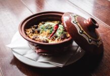 Kuchnia indyjska - jakie przyprawy są najważniejsze i jak je stosować?