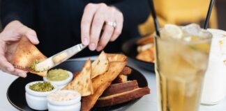 10 pomysłów na łatwe i pyszne przekąski dla gości