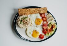 Śniadanie w pracy - 5 pomysłów na szybkie i smaczne dania do zabrania ze sobą