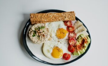 Śniadanie w pracy - 5 pomysłów na szybkie i smaczne dania do zabrania ze sobą