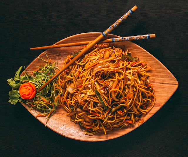 Tradycyjne dania z kuchni chińskiej - jak je przygotować w domu?