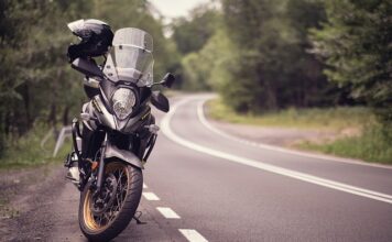 Czy Suzuki Vitara ma napęd na 4 koła?