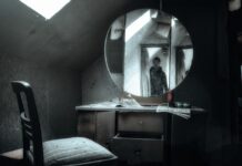 Jak przykleić ledy do lustra?