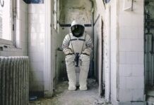 Co zrobić jak wodą stoi w toalecie?