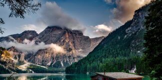 Dlaczego w domu śmierdzi jajami?