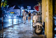 Czy można jeździć skuterem w deszczu?